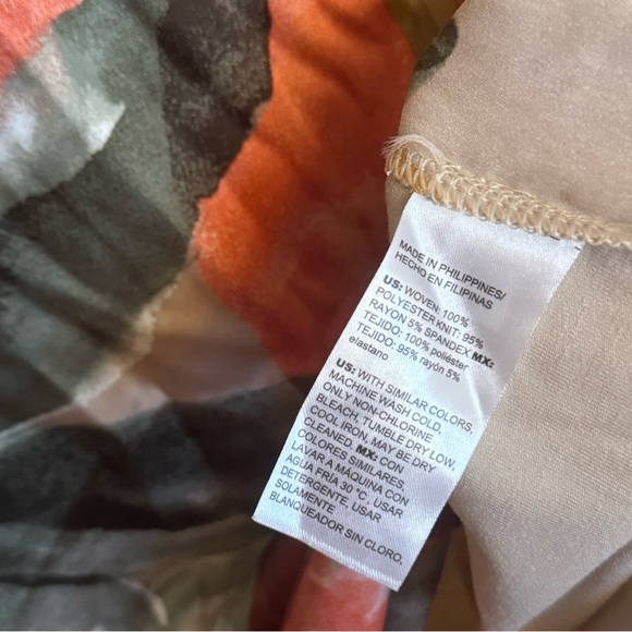 Chico's Women’s Satin Garden Long Sleeve Tee Size 3 XL Beige Floral Scoop Neck - Picture 8 of 8